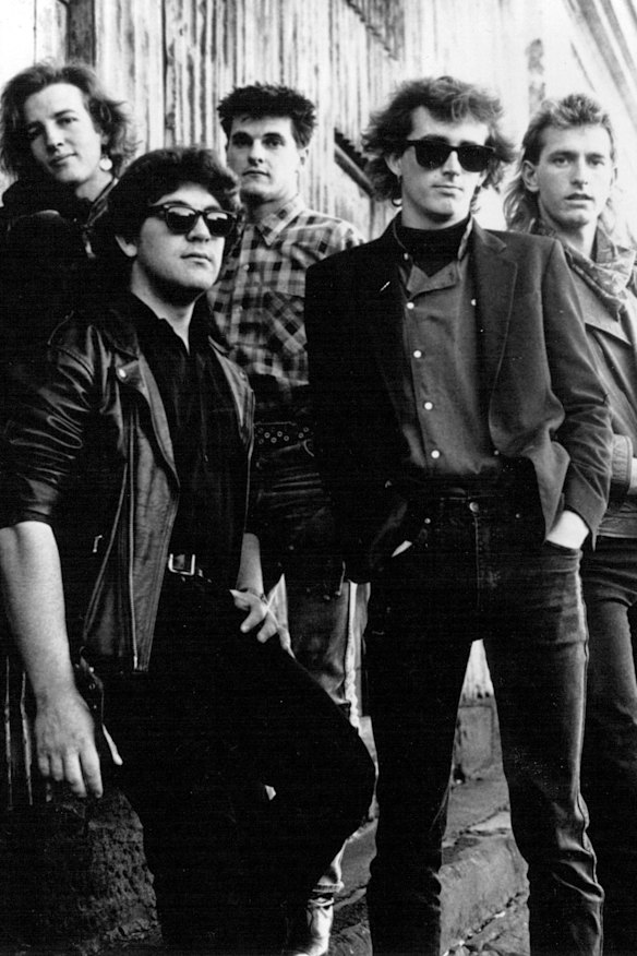 Mike Dalton (segundo à direita) com seus companheiros Trilobites em 1987.