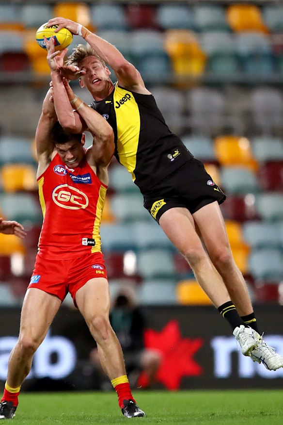 Tom Lynch pulls down a strong mark against his former team.