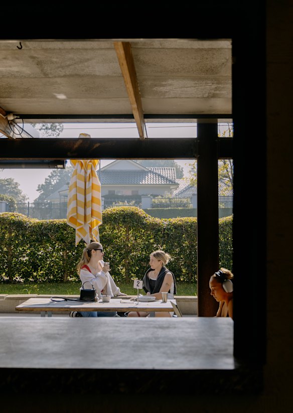 The outdoor dining. 