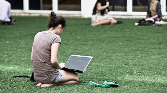 Universities will grant an academic amnesty to students who fail subjects during the coronavirus.