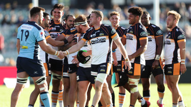 Australian Super Rugby players will take a 30 per cent pay cut until the end of September. 