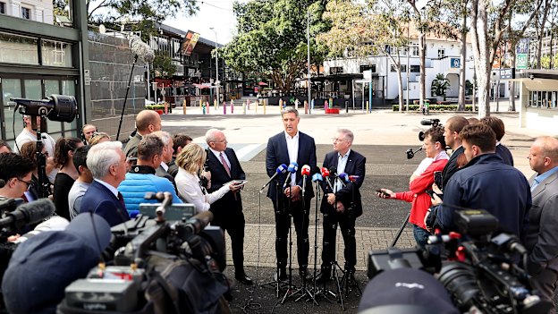 Sydney Swans chief executive Matthew Pavlich and chairman Andrew Pridham front the media in August. 