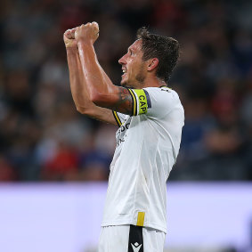 Mark Milligan will retire from professional football at the end of the A-League season.