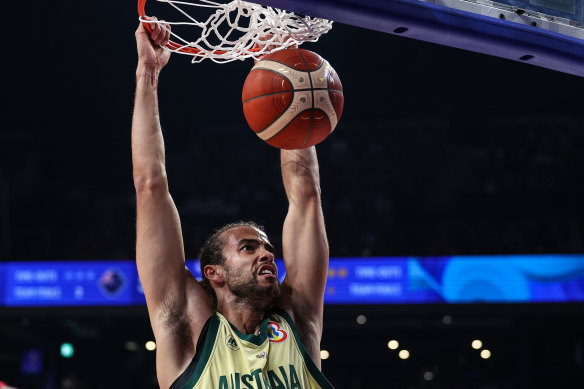 Xavier Cooks dunks for the Boomers against Japan.