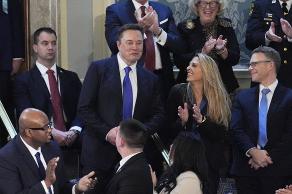 Elon Musk permanece como Donald Trump nomei o nome em seu endereço.