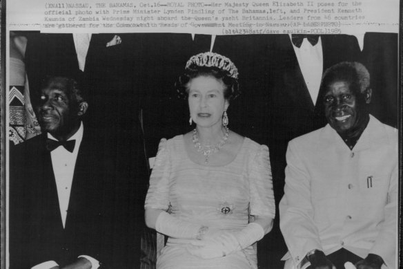Her Majesty with then-world leaders aboard Britannia in 1985, three years after the party I’m writing about.