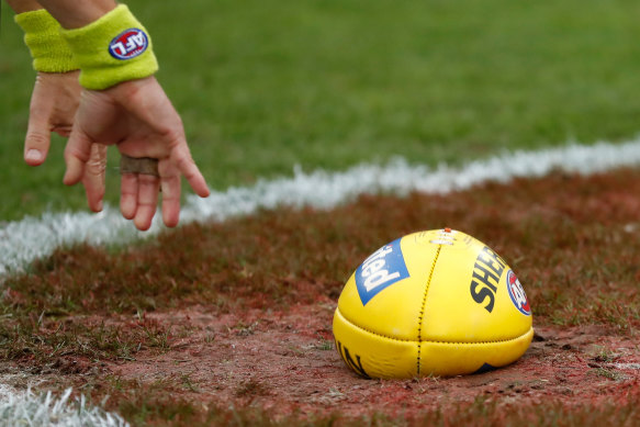 Footy umpires: feeling flat or supported?