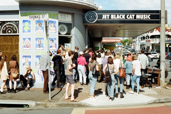 Crowds spill out onto Vulture Street during an instore performance by Angie McMahon in 2019. 