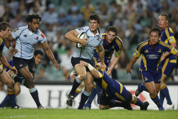 Ben Jacobs charges forward with the ball for the Waratahs in a 2007 match against the Highlanders.