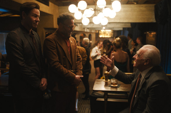 Martin Scorsese joins Ike Barinholtz and Seth Rogen in The Studio.
