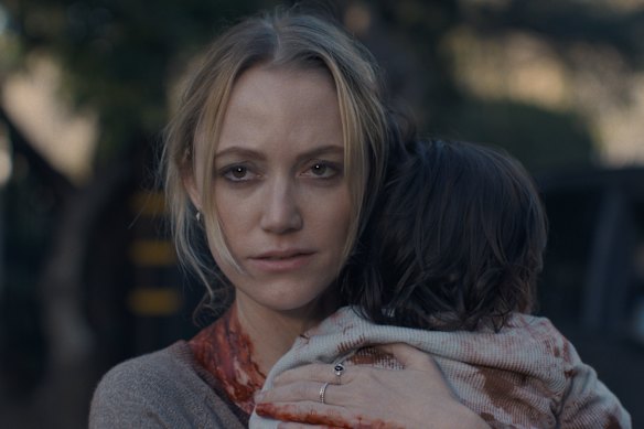Maika Monroe as Polly Murphy in The Hand That Rocks the Cradle. 