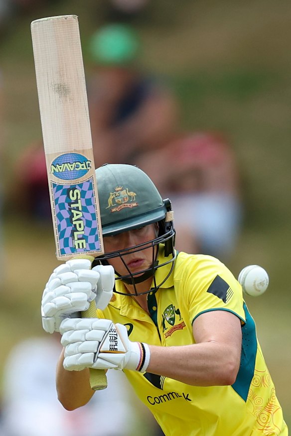 Australian superstar Ellyse Perry uses JPGavan bats.