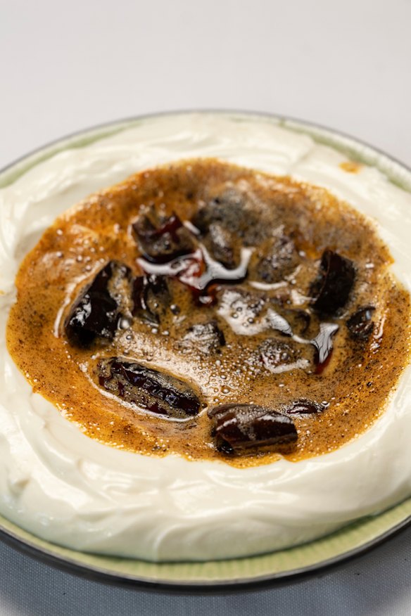 Fried hot pepper dip.