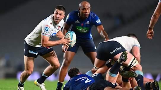 Jake Gordon directs the play for the Waratahs against the Blues.