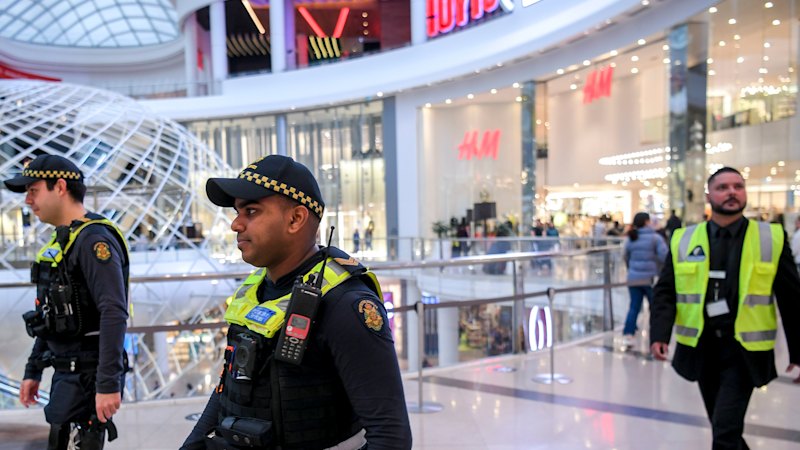 Battin aims to one-up Labor with PSO teams for shops and no cuts at stations