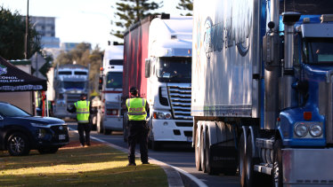 Trucks stop at the Queensland border in Coolangatta. (File image)