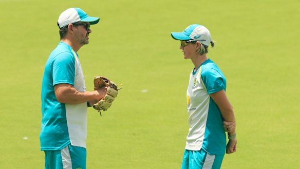 Matthew Mott and Beth Mooney chat on Wednesday at Manuka Oval. 