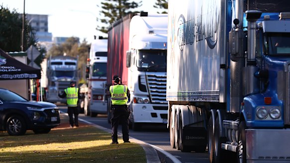 Trucks stop at the Queensland border in Coolangatta. (File image)