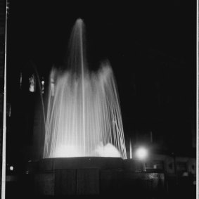 King George Square's fountain, pictured in December 1959.