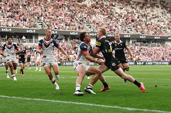 Mark Nawaqanitawase tackles Thomas Jenkins. 