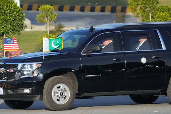 A comitiva de JD Vance dirige-se ao aeroporto depois que as negociações em Islamabad terminaram em impasse.