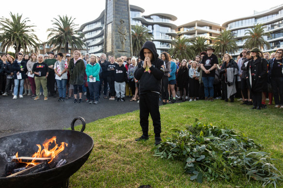 People gather for a smoking ceremony during the We-Akon Dilinja mourning reflection ceremony at Alfred Square on Australia Day. 
