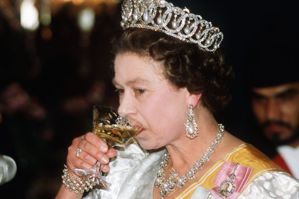 Let them drink martinis: Not anymore for Queen Elizabeth.