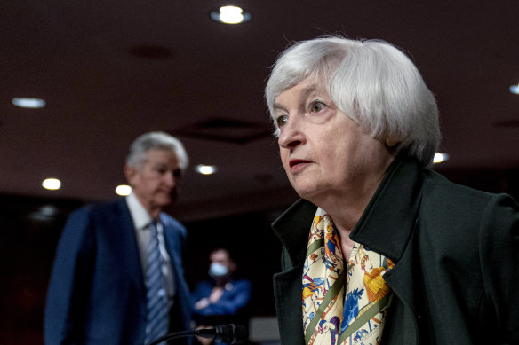 Treasury Secretary Janet Yellen and Jerome Powell’s differing statements on the safety of bank deposits confused investors.