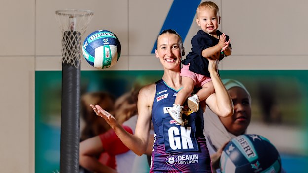 Melbourne Vixens player Emily Mannix with her daughter Mabel. 