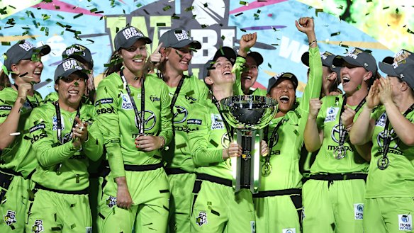 The Sydney Thunder celebrate the 2020 WBBL title.