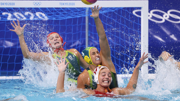 Lea Yanistas, Bronte Halligan of Team Australia and Maica Garcia Godoy of Team Spain compete for the ball.