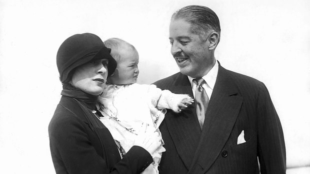 Reginald Claypoole Vanderbilt and his second wife, Gloria Morgan Vanderbilt, with Gloria  in 1925. 