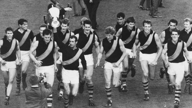 Led by captain Fred Swift, the victorious Richmond team runs a lap of honour after winning the premiership. 