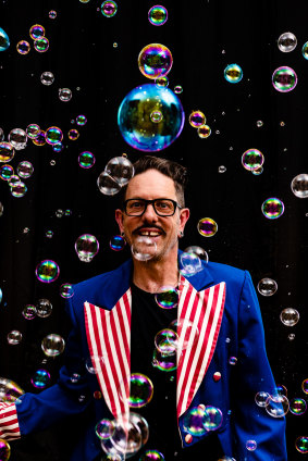 Dr Hubble will perform a bubble show.
