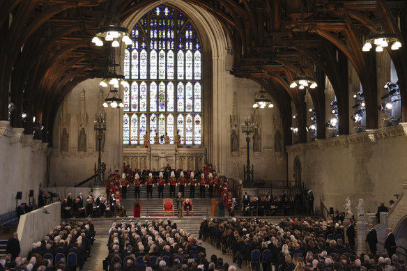 Westminster Hall'un çekiç kirişli çatısı bir mühendislik harikası olarak kabul edilir.