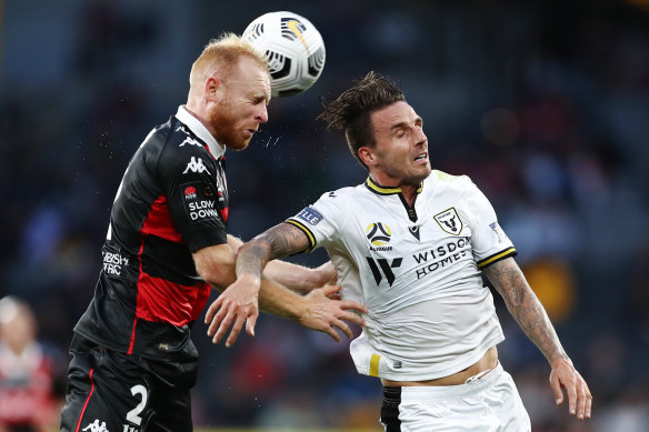 Ziggy Gordon battles with Matt Derbyshire.