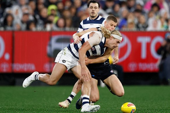 Bailey Smith is tackled by Cooper Lord.