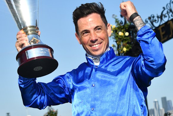 Dean Holland após o maior momento de sua carreira, vencendo o 2023 Newmarket Handicap.