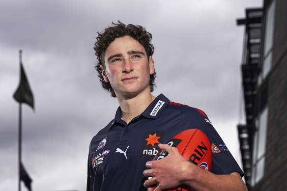 Elijah Tsatas played for the Oakleigh Chargers before being drafted to the Bombers.