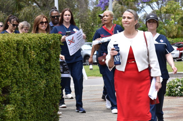 State secretary Janet Reah leads a rally of nurses and midwives in 2022. 