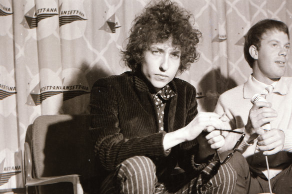 On his Australian tour in 1966, Bob Dylan gave a press conference in Melbourne.