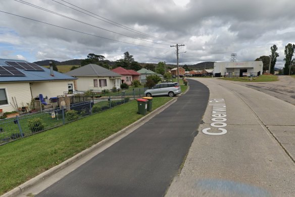 Cooerwull Road, Bowenfels, where a man is suspected to have shot himself dead after triggering a siege with police and firing at them.