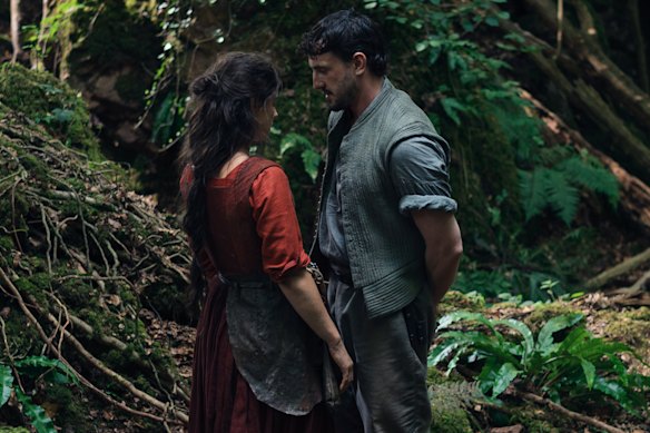 Jessie Buckley and Paul Mescal in Hamnet.