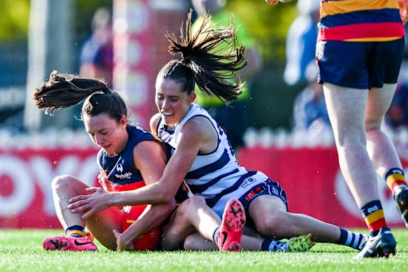 Niamh Kelly of the Crows competes with Bryde O’Rourke of the Cats.