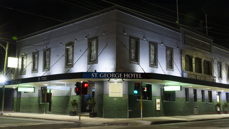 Amid Float Fizz Redcape Sells Belmore S St George Hotel For 47m