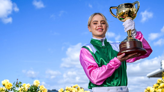 Winona Costin is looking to emulate Michelle Payne by riding a 100-1 winner in Tuesday”s Melbourne Cup.