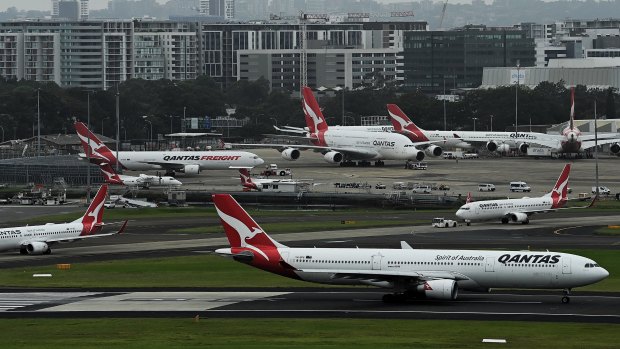 Planes will keep landing in hour before curfew ends if Sydney Airport gets its way