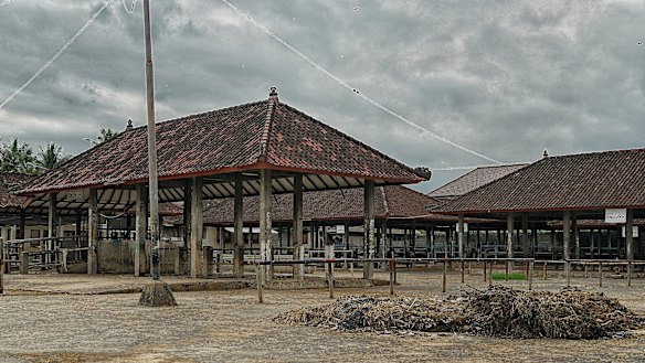Beringkit livestock market, the largest in Bali, has been closed during the foot and mouth outbreak.
