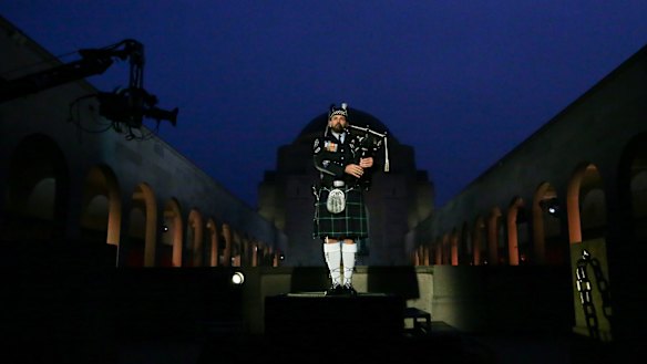 The redevelopment of the Australian War Memorial has been criticised by two former directors.