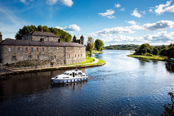 Rounding Enniskillen Castle.